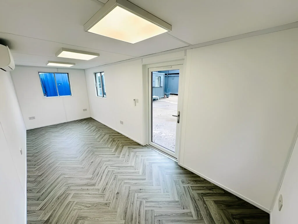21ft x 8ft Custom Office Cabin – Refurbished Portable Building with A/C & Glazed Door - Image 5